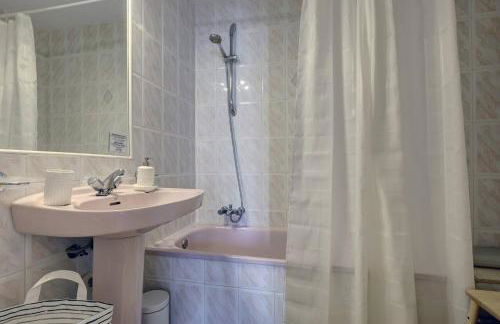 053 - Two Bed Mijas Golf Apartment in popular Matchroom Golf Club - Photo 23