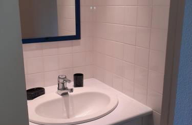 Gîte du vigneron à La Terrasse piscine local vélos - Photo 14