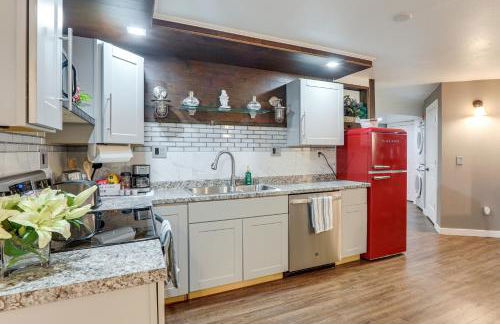 Extended Stay in Denver! Cozy Apartment with Patio - Foto 9