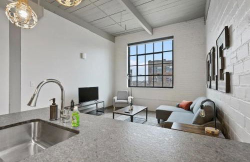 2125 Superior Living - Photo 56