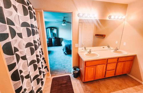 Hot Tub, King Beds, Pet Friendly Close to I25 - Foto 3