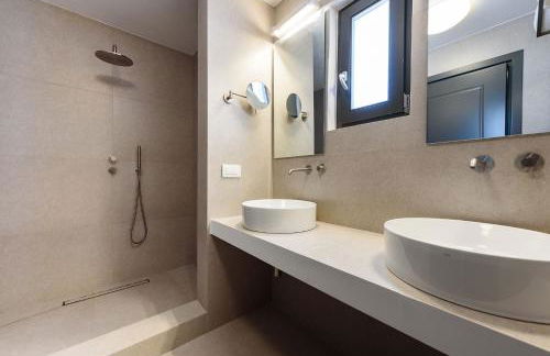 Azure Naousa - Photo 12