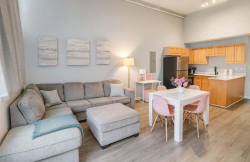 Pink playhouse sq near Progressive field & CSU - Photo 1