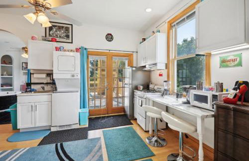 The Starlight Tower Hot Tub Suite with 8-Jet Massage Shower and Amazing Views - Foto 9