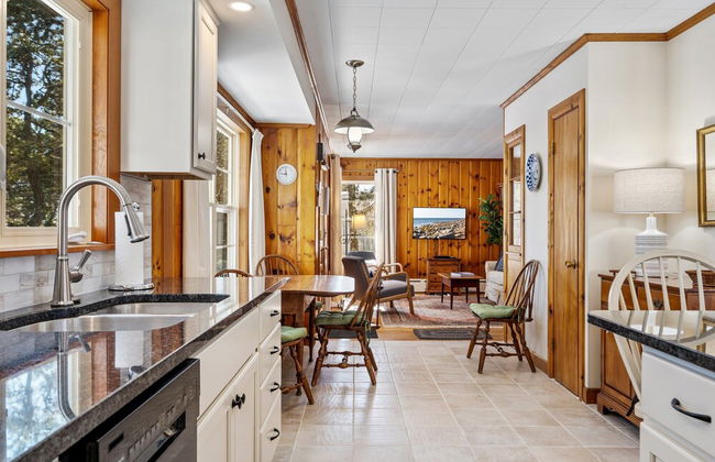 Bayview Beach Cottage For 4! - Photo 18