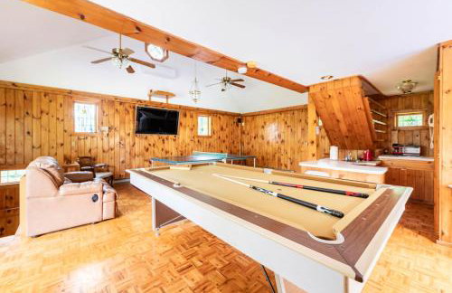 Bethel Woods Retreat - wPool, Hot Tub & Arcade! - Foto 42