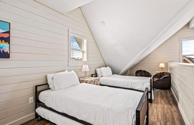 NEW Lake Cabin Sleeps 14 Indoor Pool Hot Tub - Foto 20