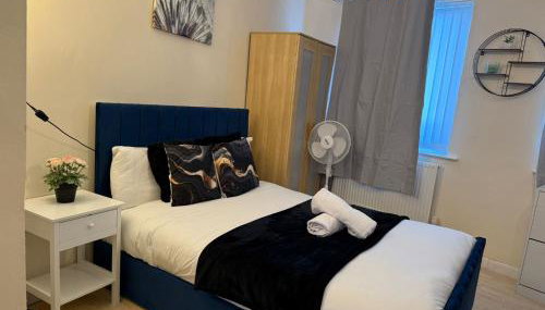 Double bed Quinton ,Studio Fast WiFi,Netflix, No deposit Required - Foto 2