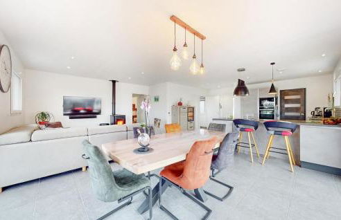 2 Bedroom Amazing Home In Landévant - Foto 4