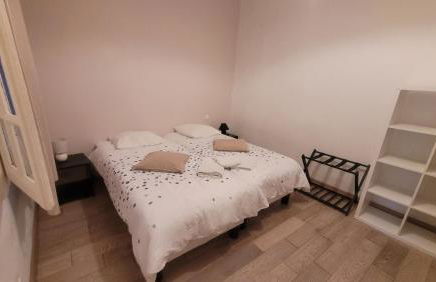 Appartement centre historique place Jean Jaurès climatisé 6 couchages avec parking - Foto 8