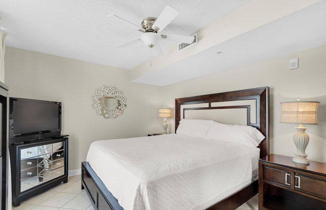 Pelican Beach Resort 801 - Photo 4