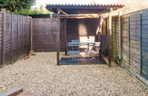 Corner House - Bright 2 Bed in Cheltenham - Photo 19