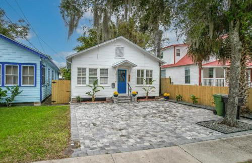 Coco's Cozy Cabana - Hot Tub Walk to Downtown - Foto 7