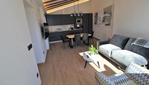 Atico loft de lujo con terraza espectacular y vista a los 2 castillos - Photo 2