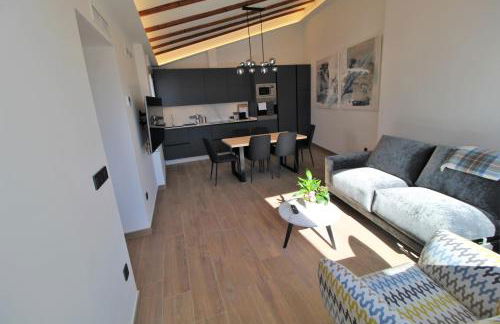 Atico loft de lujo con terraza espectacular y vista a los 2 castillos - Photo 2