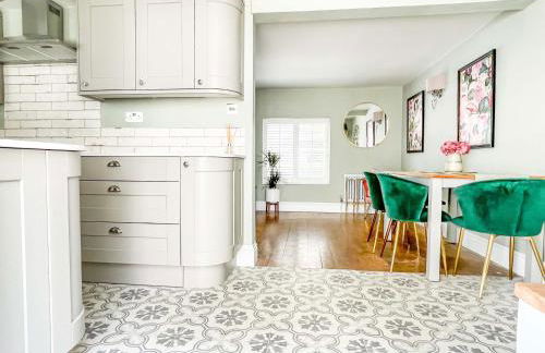 Beautiful 2 Bedroom Cottage with Private Courtyard in Arundel Centre - Foto 9