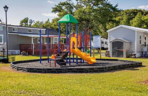 Surf City 2BR Model Home with Pool and Boat Ramp Access - Foto 27