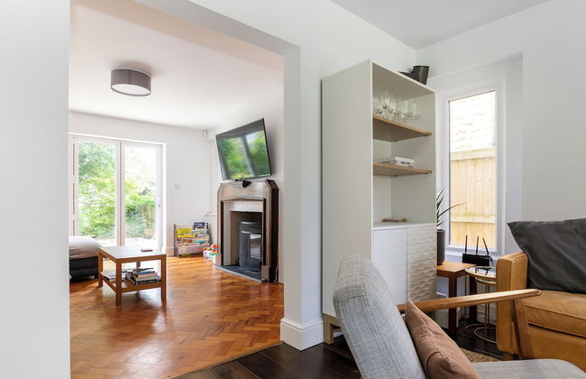 Stunning 5 Bed in the Centre of Bourton - Photo 31