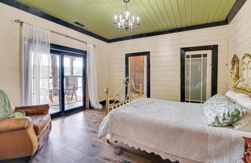 Upscale Getaway on Smith Lake with Boat Dock - Foto 16