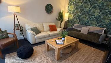 The Mews - Worcester City - House - Gated - Self Check In - Free WIFI - 2 Doubles - TVs in bedrooms - Sleeps 6 - Free Nearby Parking - Foto 2