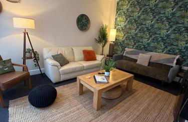 The Mews - Worcester City - House - Gated - Self Check In - Free WIFI - 2 Doubles - TVs in bedrooms - Sleeps 6 - Free Nearby Parking - Foto 2
