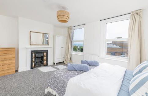 Heart of Cowes - 10 Guests, 200m to Town, Sea View - Photo 13