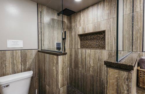 Spacious & Updated MQT Home - HotTub - Backyard - Foto 21