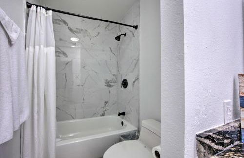 Luxe Lakehouse with Sunset Views on Lake Palestine! - Foto 24