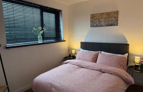 3 Bed House - Sleeps 6 - Parking - Wifi - Photo 8