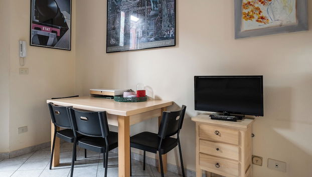 Studio Calari with terrace - Foto 5, Servicio de comidas en la habitación