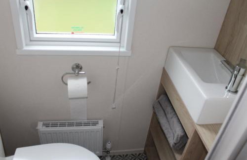 luxury new 3 bed caravan with stunning sea view on private beach in Thorness bay - Foto 27