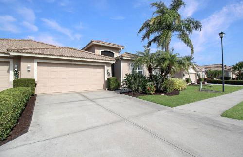 Serene pool home in the exclusive Heritage Oaks Golf & Country Club - Foto 7