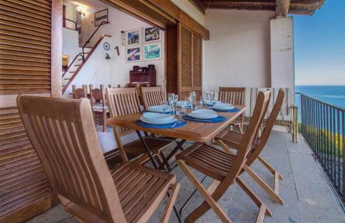 GuestHost - Dreamy Sea View with Pool - Photo 5