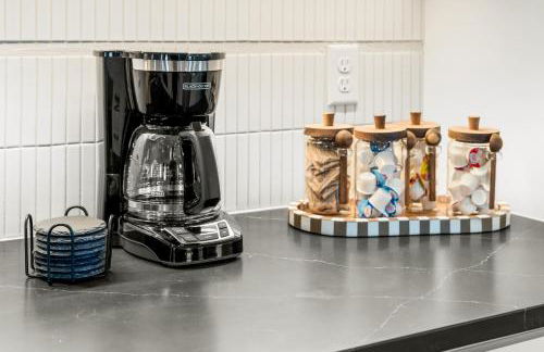 The Benton Hot Tub Theater 5 Mins to Denver - Foto 73