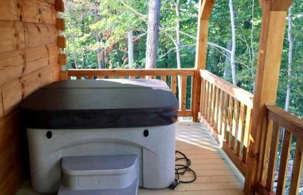 Authentic Stunning Cabin Rental with Private Jacuzzi near Huntington, West Virginia - Foto 4