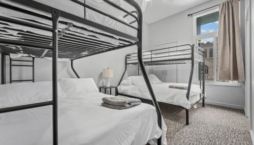 Cozy 2BR Getaway, King Bed, Free Parking - Foto 4