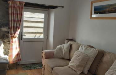 Family stay by the beach - Photo 6