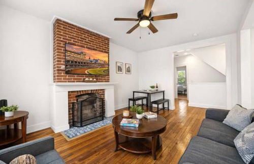 Cozy 2-Floor Home 5BR 3BA 2 Kitchens Backyard - Foto 1