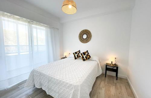 NUEVO, primera linea de playa, con piscina y vistas al mar - Foto 31