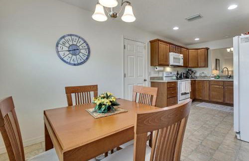 Swim, Golf and Unwind Home 5 Mi to Lake Sumter! - Foto 5