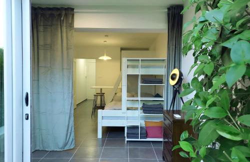 Jardin, terrasse, climatisation, à 5 minutes à pied des plages, commerces et animations - Photo 2