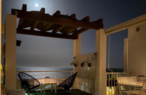 Ático en primera línea de playa - Foto 46