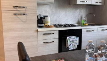 "Coccole nel borgo" 2min to outlet apartment with terrace - Foto 5
