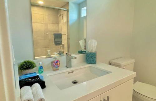 Corner 2 Bedroom 2 Bath Condo - Balcony - Parking - Foto 23