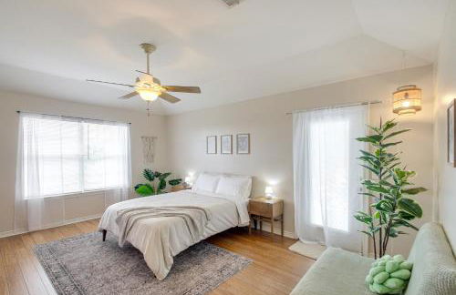 3 Mi to Escambia Bay Home with Deck and Private Yard! - Foto 12