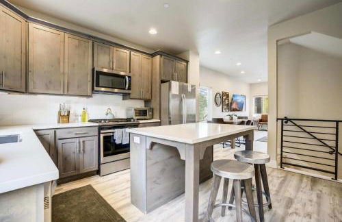 4BD Home w Rooftop Patio Fire Pit & Mountain Views - Foto 13