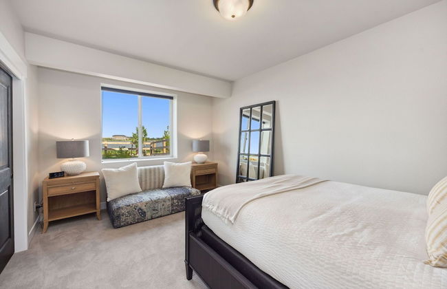 Upscale Waterfront Estate With Mountain Sunset Views - Foto 8