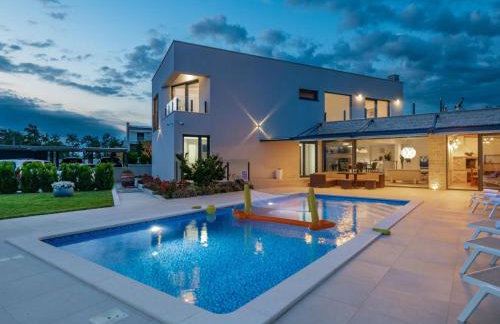 Holiday Home Villa EmMa mit 5 Schlafzimmern und beheiztem Pool by Interhome - Foto 3