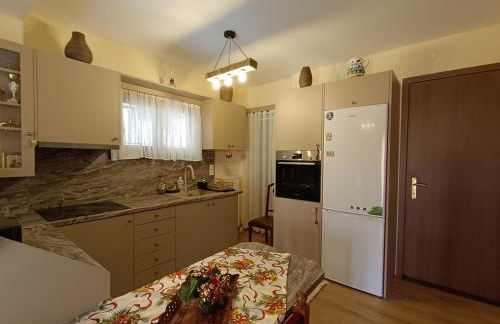 Νύμφη Ηχώ, Θέα στα βουνά κάτω από το Ρολόι - Foto 7