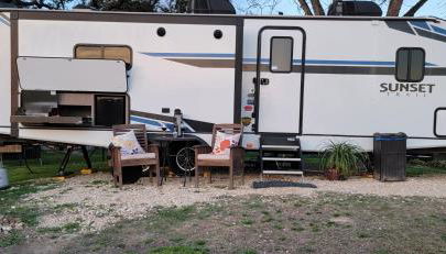 River RV, Romance Glamping Pup Paradise Riverside - Foto 4